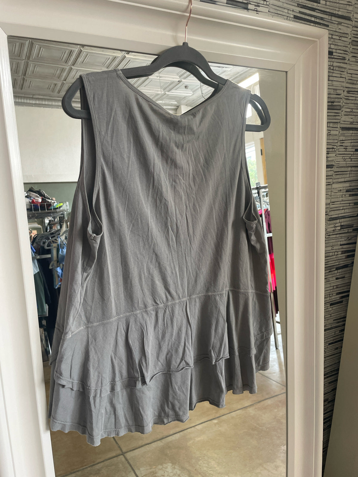 XCVI Size XL Gray Tanks