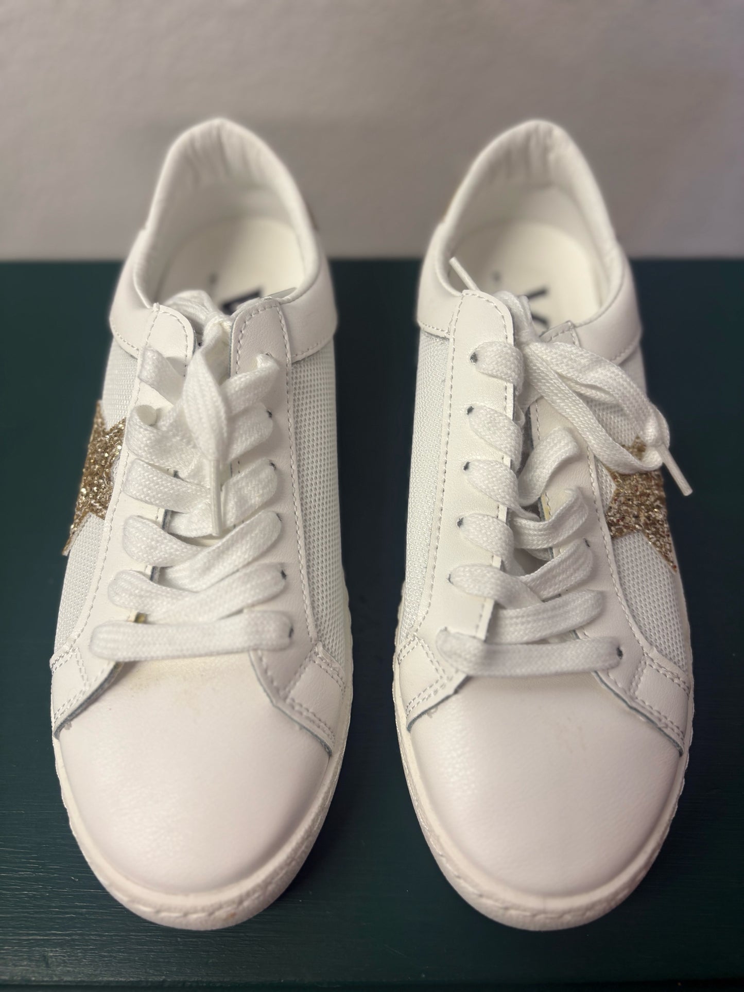 Vintage Havana Shoe Size 8 White/Gold Sneakers