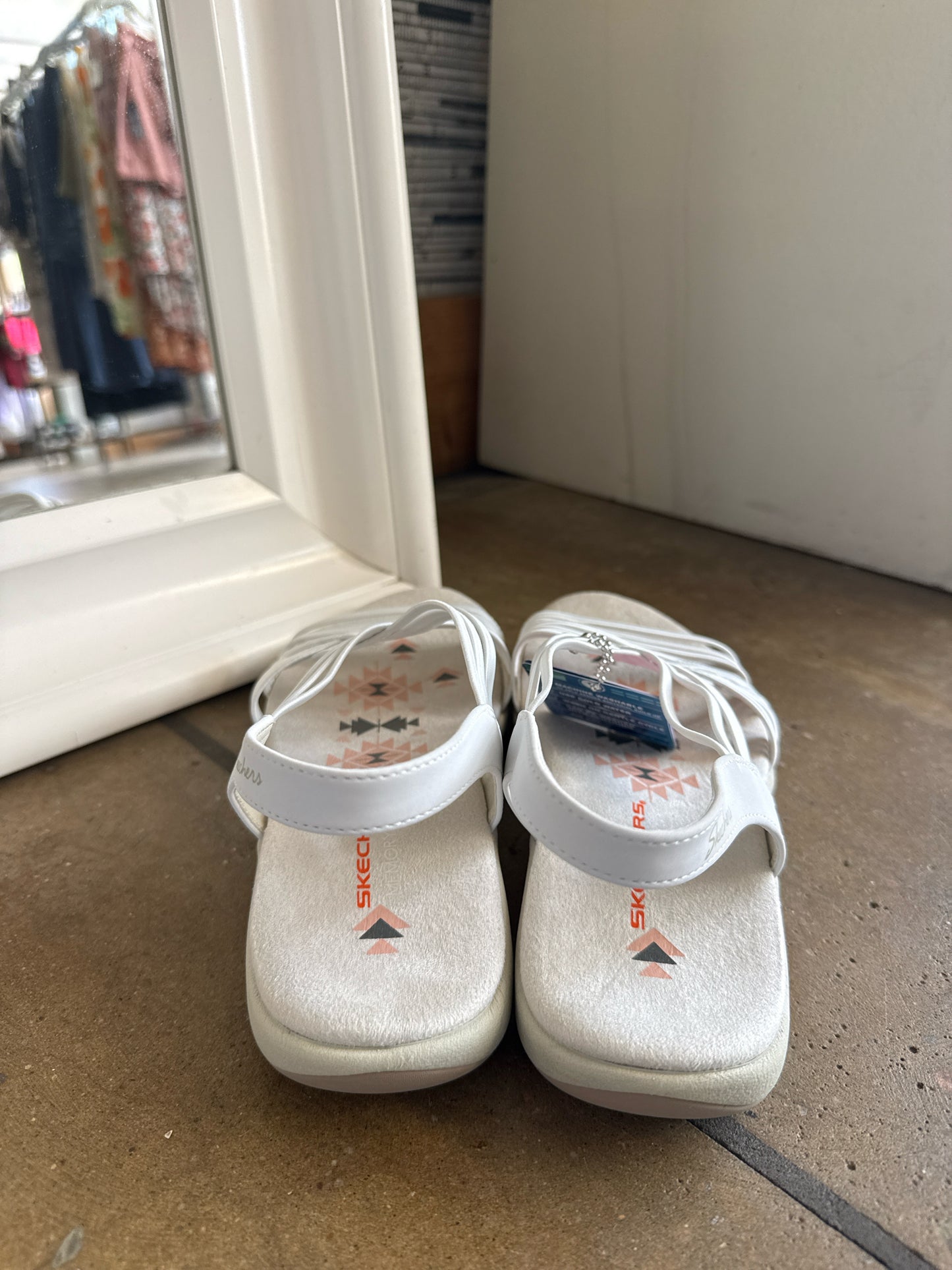 Skechers Shoe Size 9 White Sandals