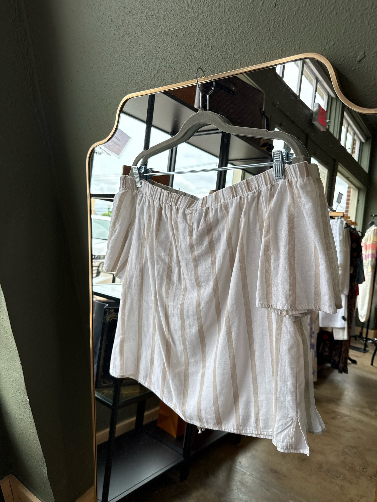 Vince Camuto Size M White/Tan Top