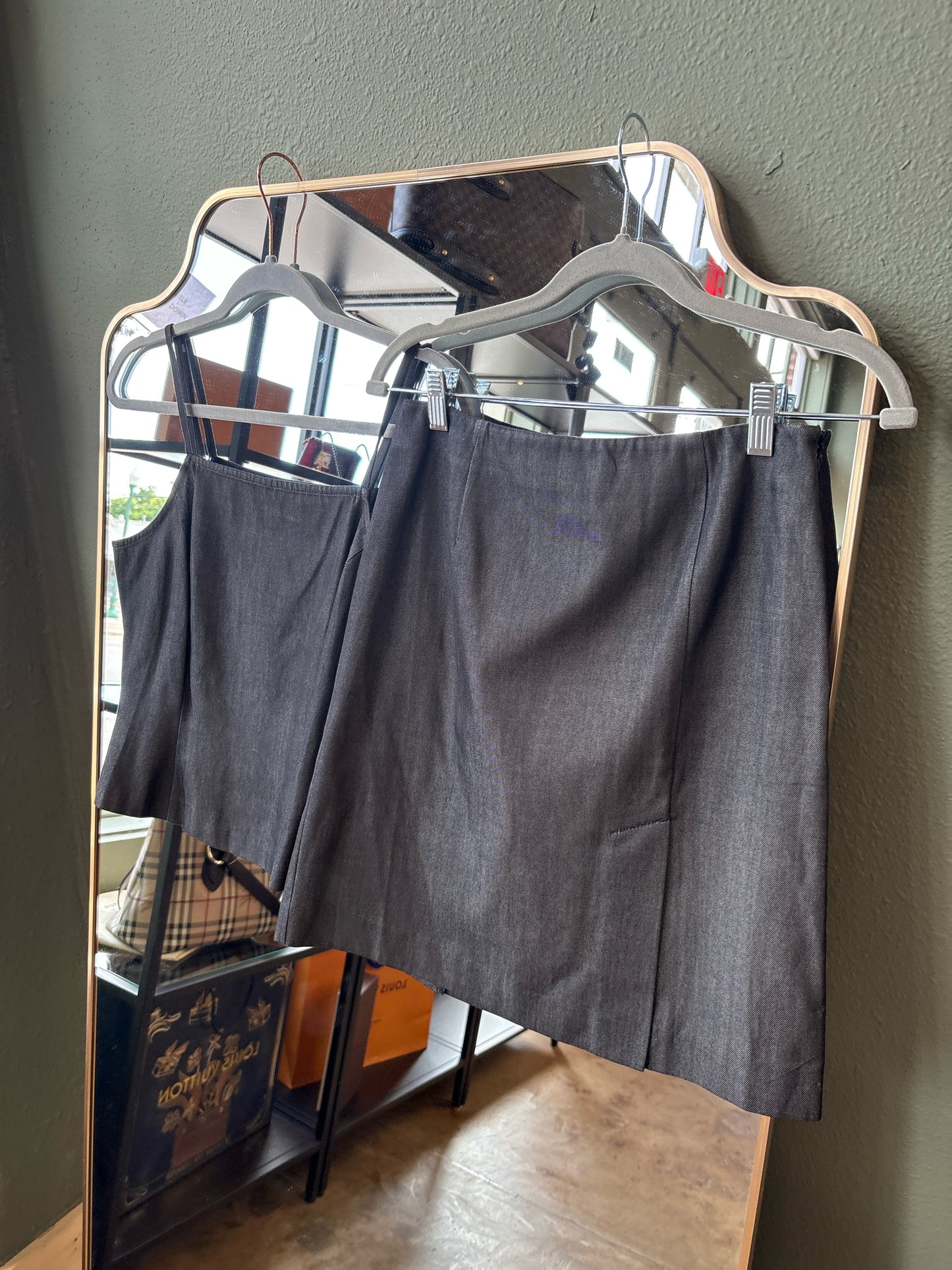 ANN TAYLOR Size 6P Black Top