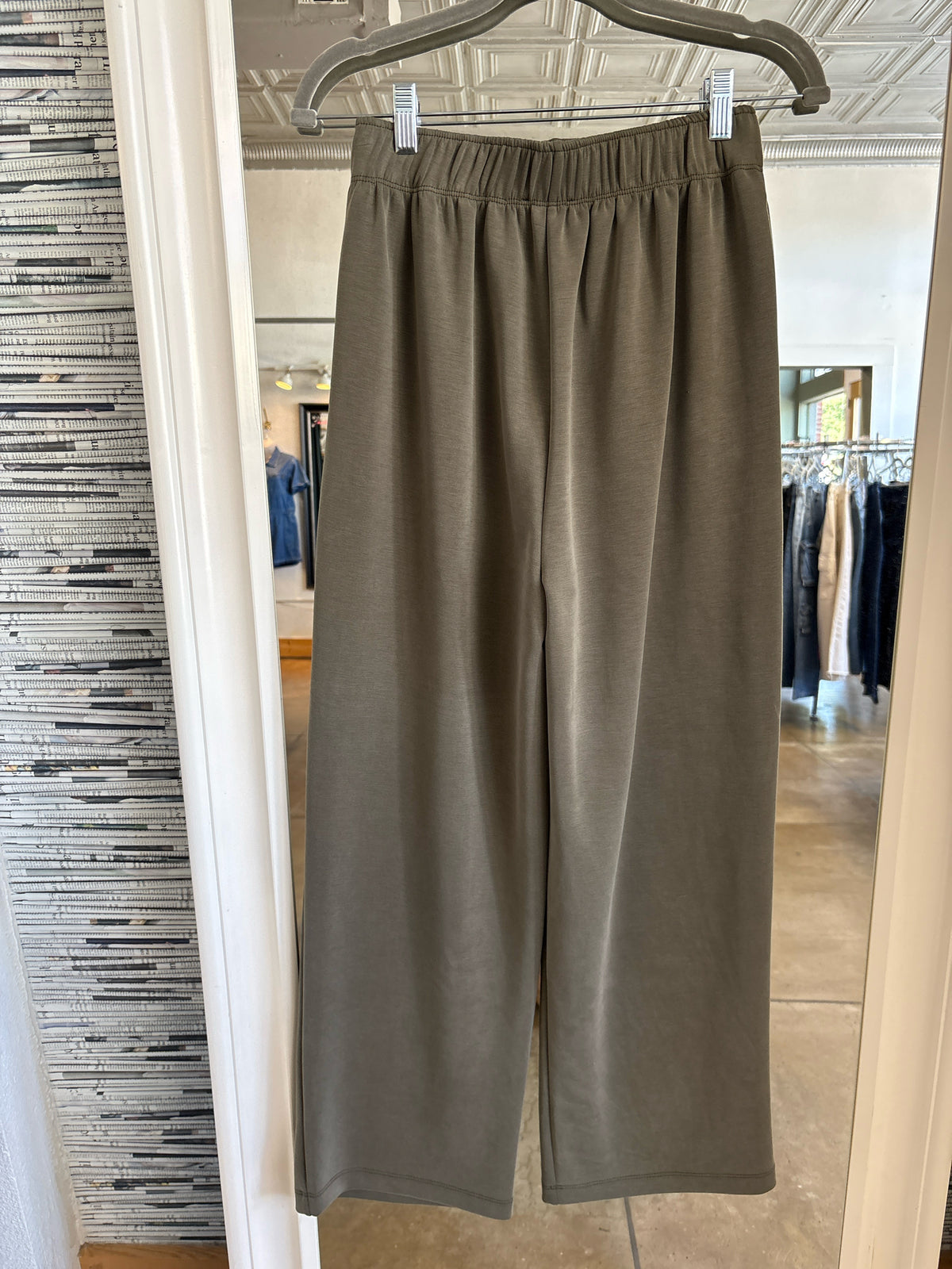 Charlotte Avery Size M Olive Green Pants