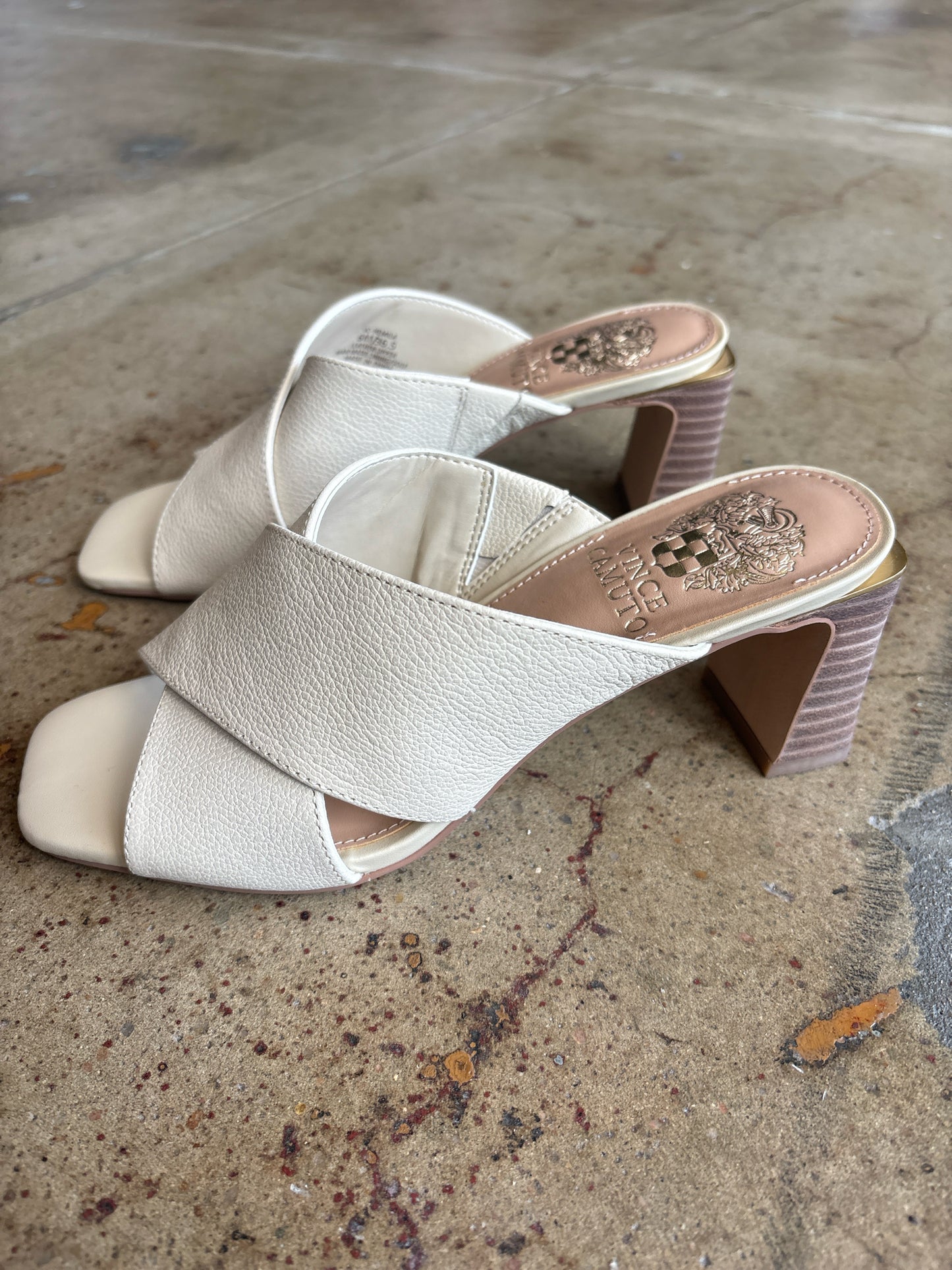 Vince Camuto Shoe Size 6 Cream Heels