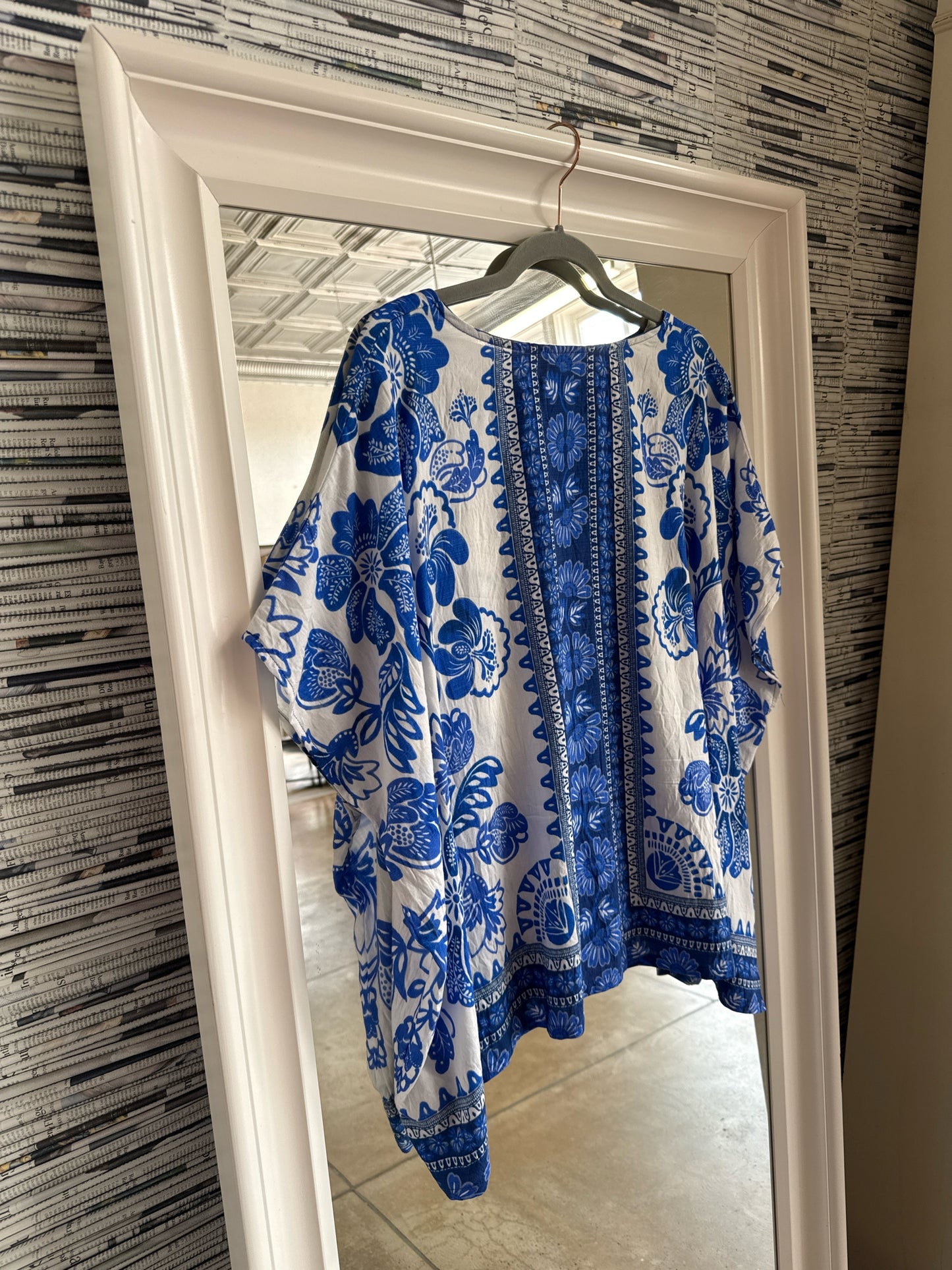Umgee Size XL Blue/White Top