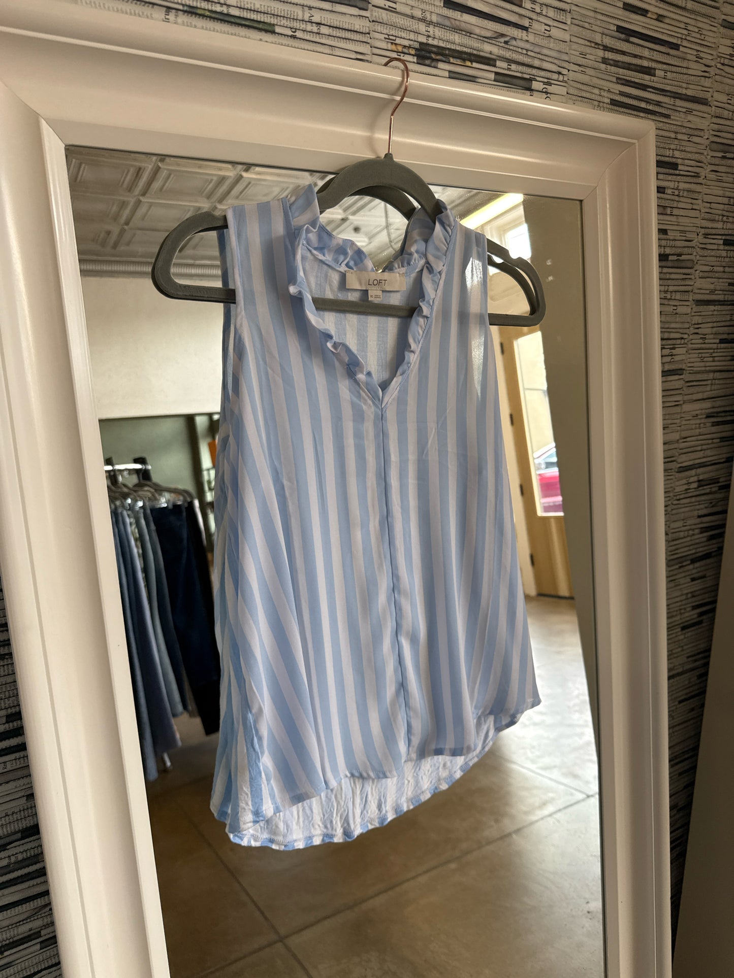 LOFT Size XS Blue Top