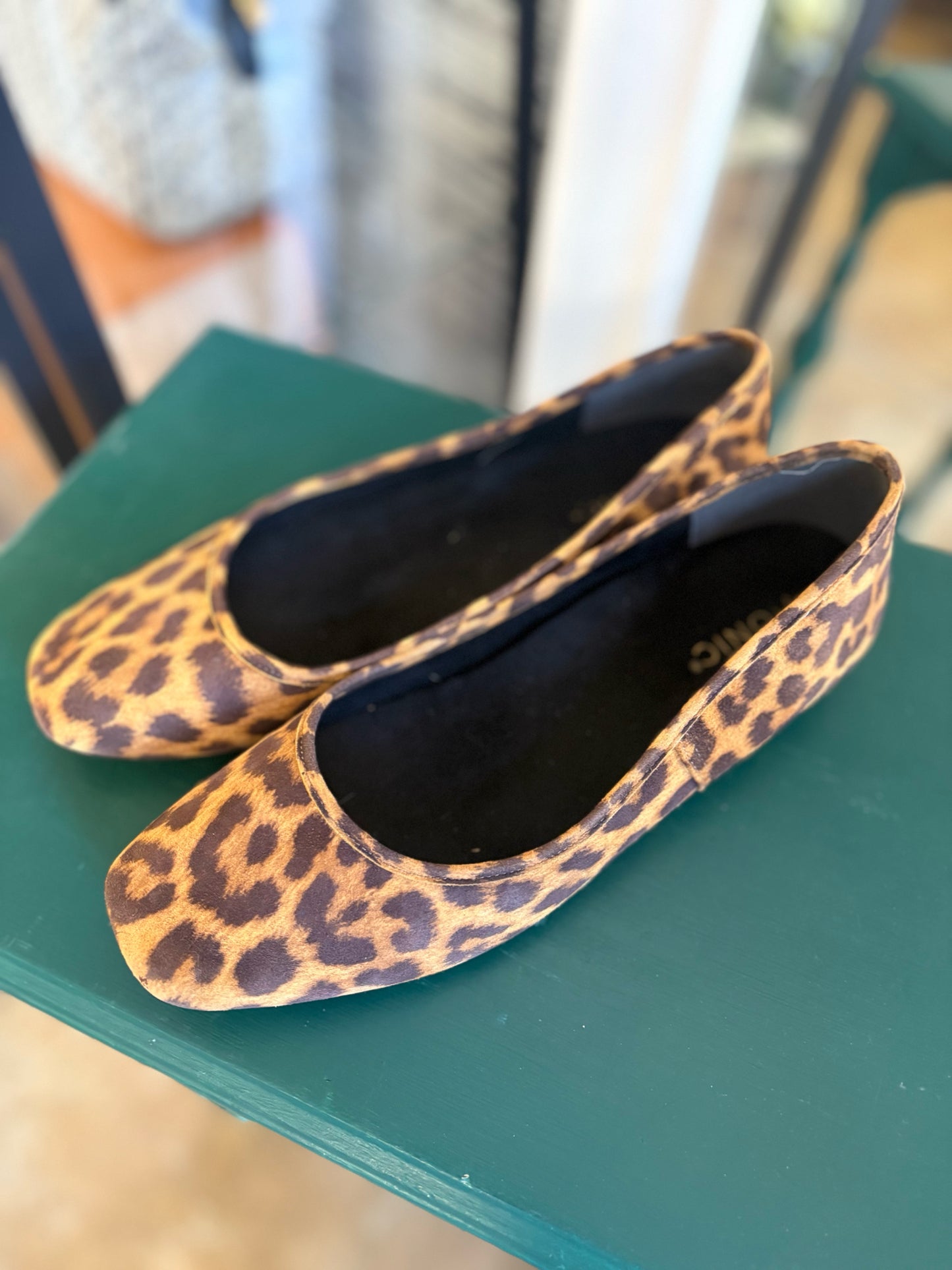 Vionic Shoe Size 10 cheetah Flats