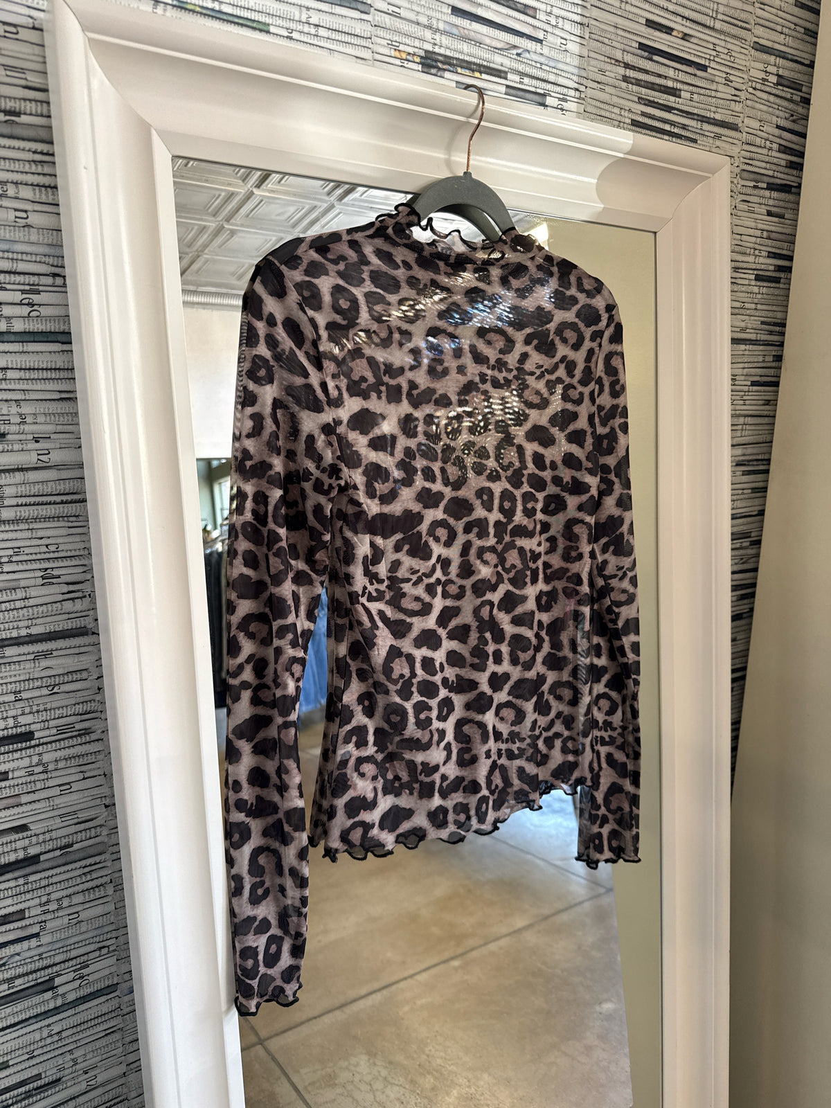 Size M Black/Brown Top