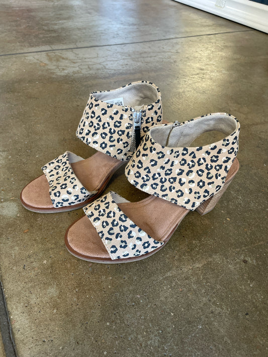 Toms Shoe Size 6 Leopard Heels
