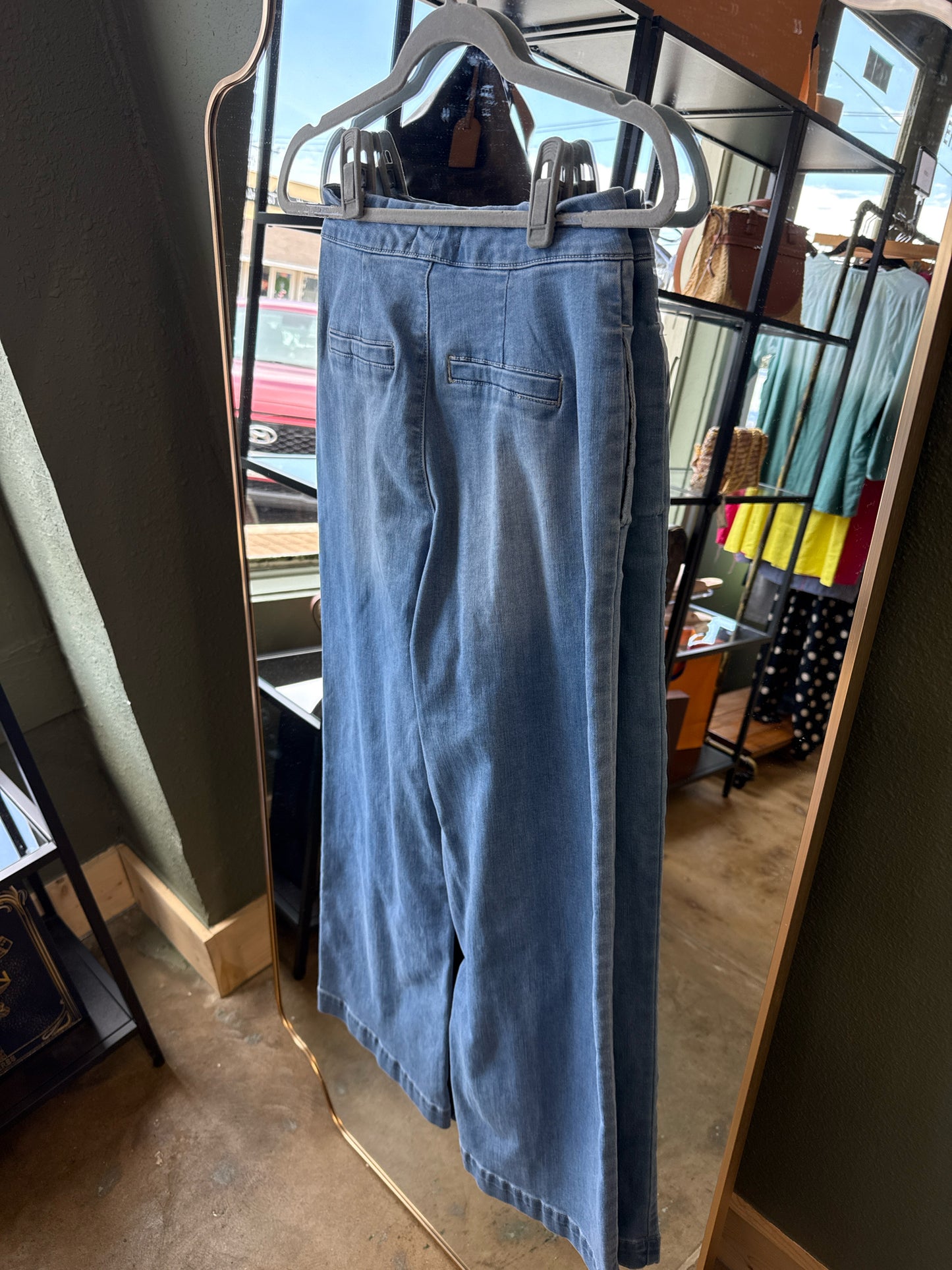 OAT Size 2/26 Light Wash wide leg Jeans