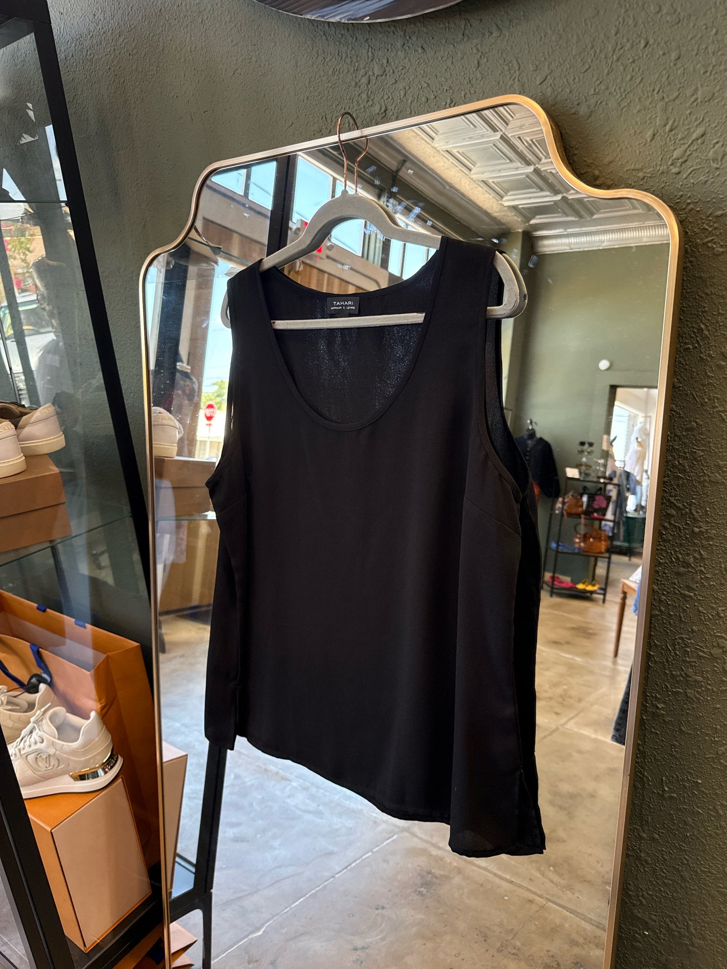 TAHARI Size XL Black Top