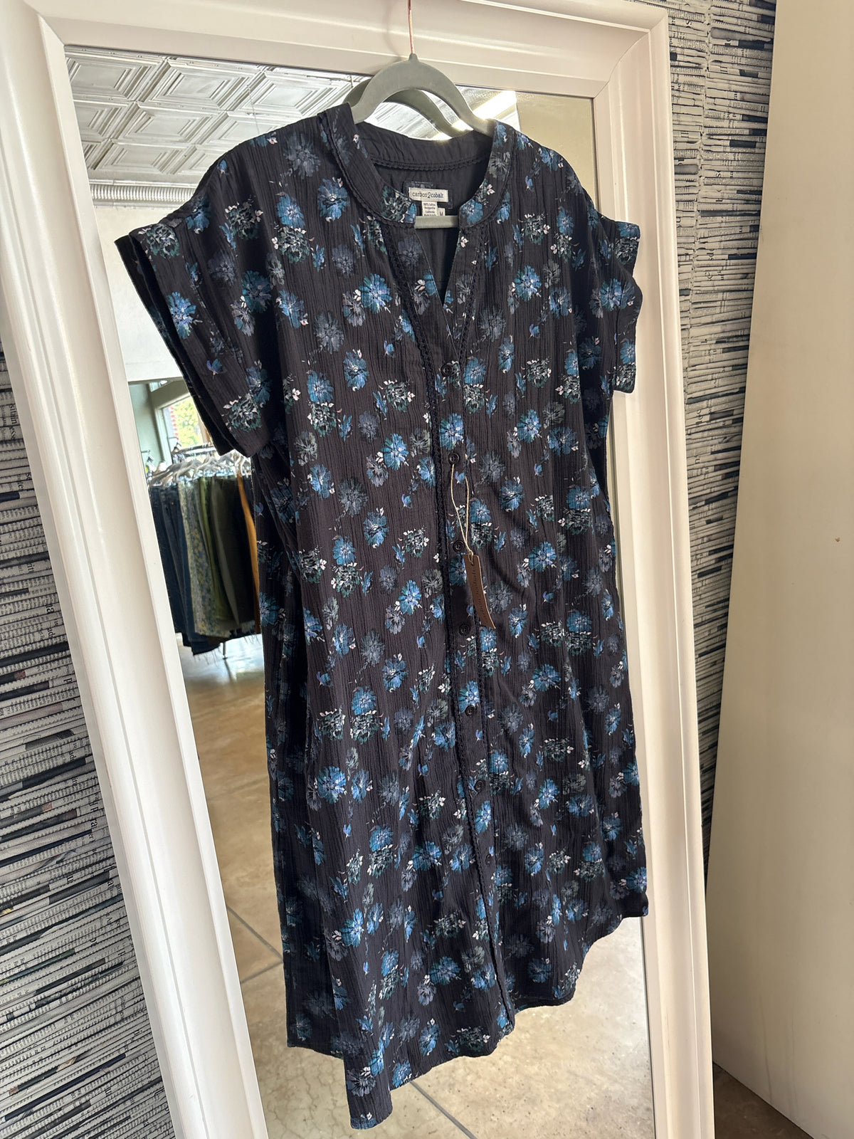Carbon 2 Cobalt Size M Black Floral Dress