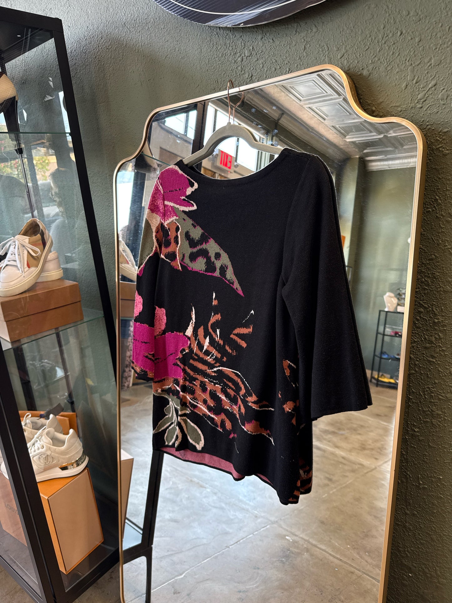 CHICO'S Size L Black/Pink Sweater