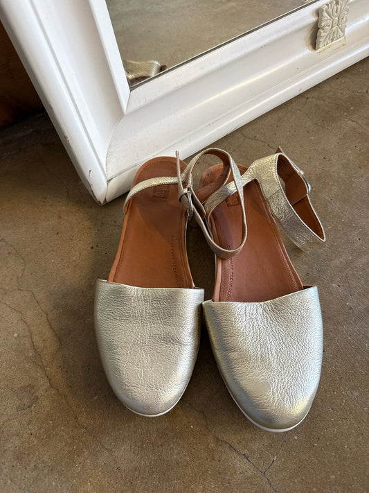 fitflop Shoe Size 8.5 Gold Flats