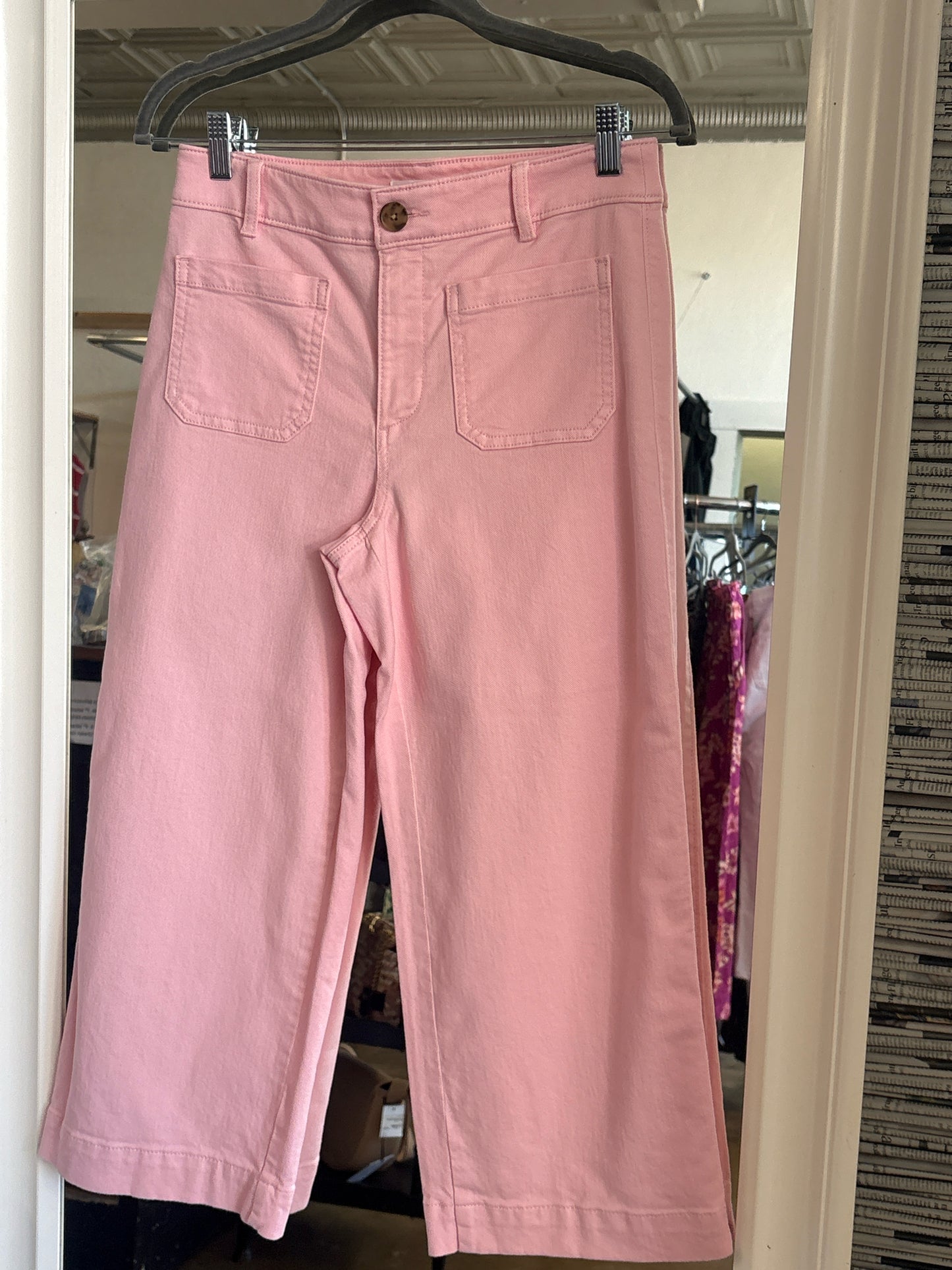 LOFT Size 4P Pink wide leg Capris