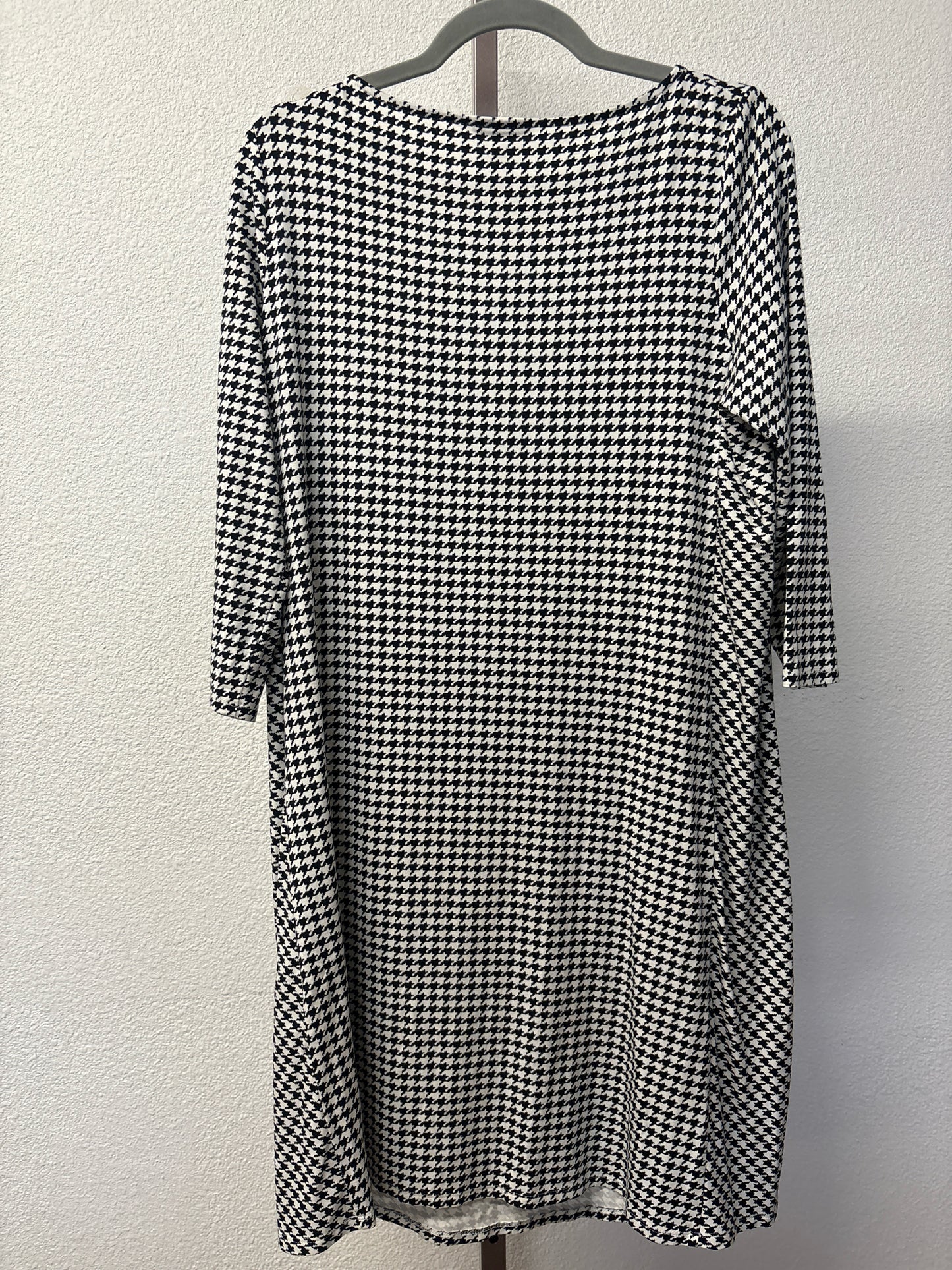 J.Jill Size M B&W Houndstooth Dress