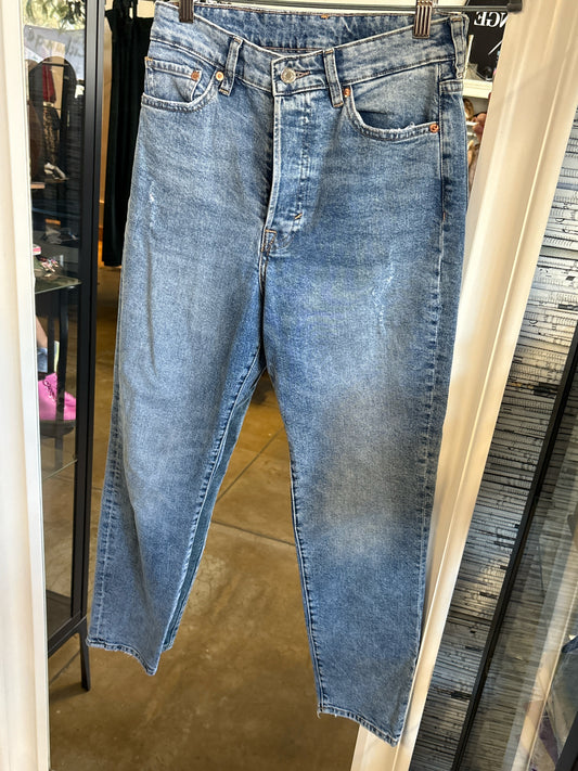 & Denim Size 4 Medium Wash Jeans