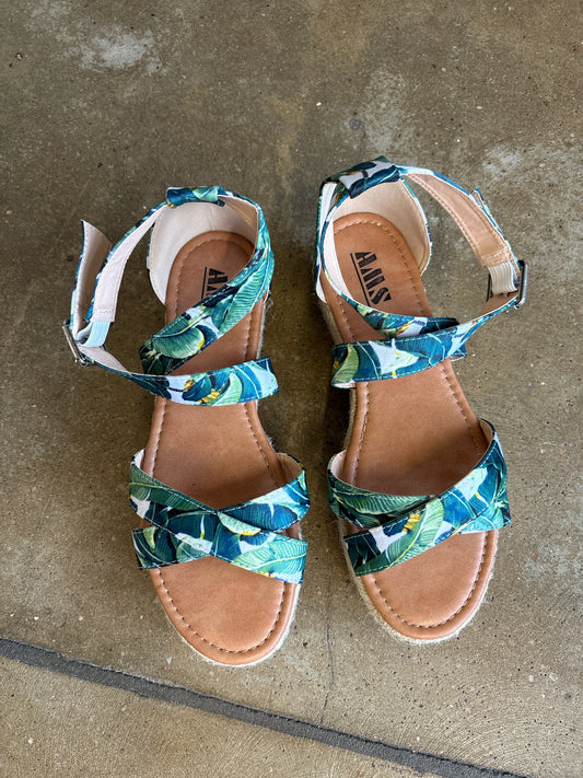 AMS Shoe Size 8 Tropical Sandals