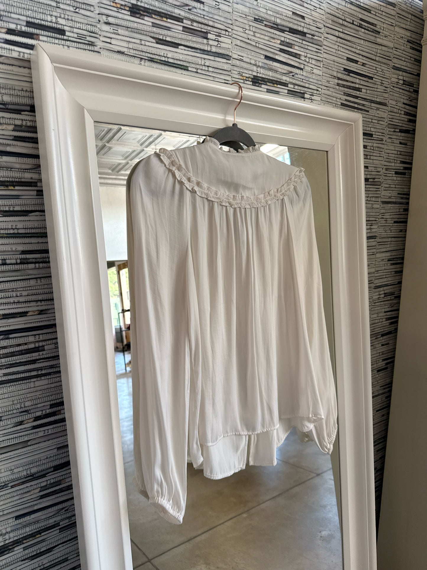 LOFT Size XS Cream Top