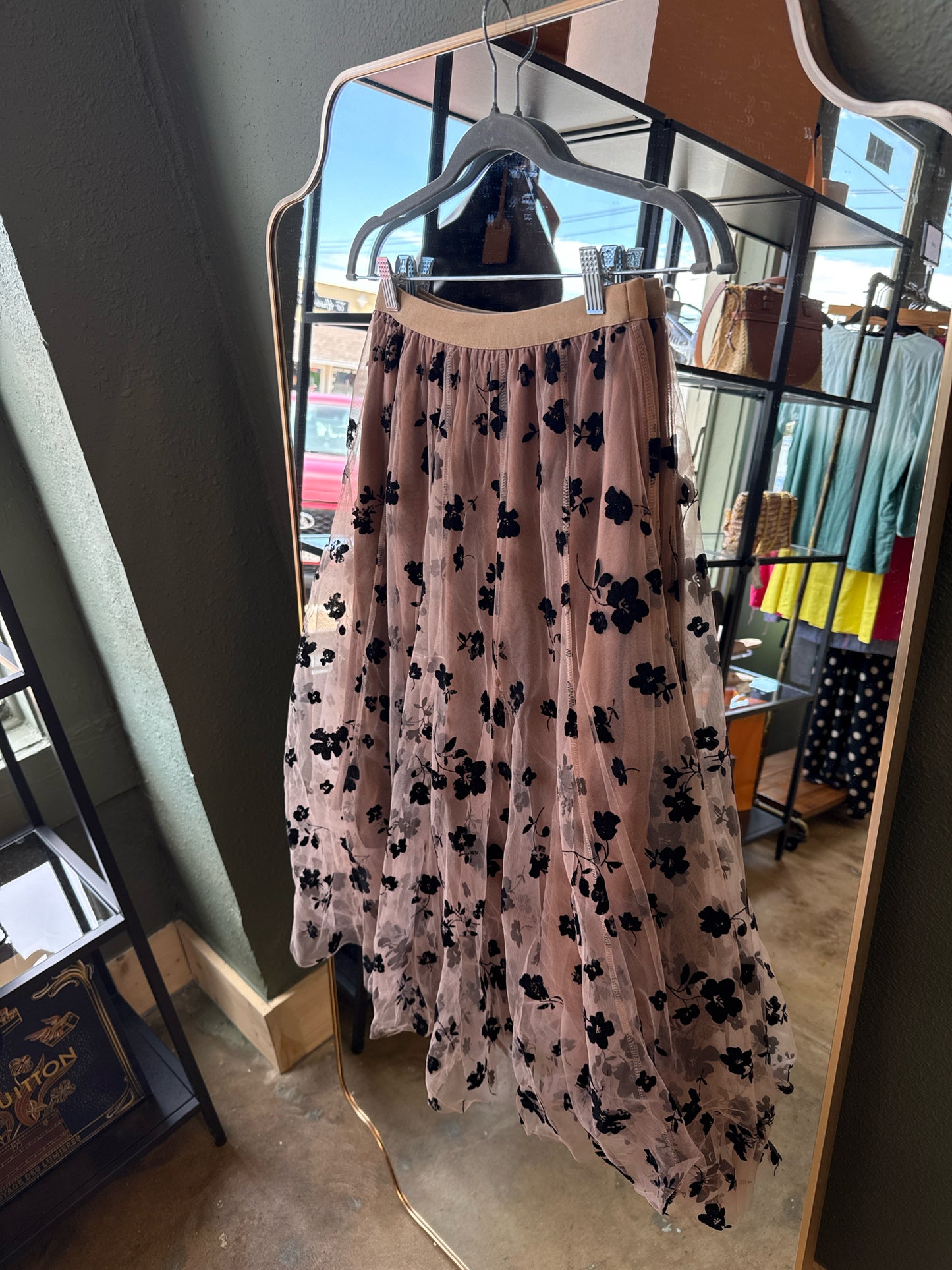Chic Wish Size S/M Tan/Black Skirt