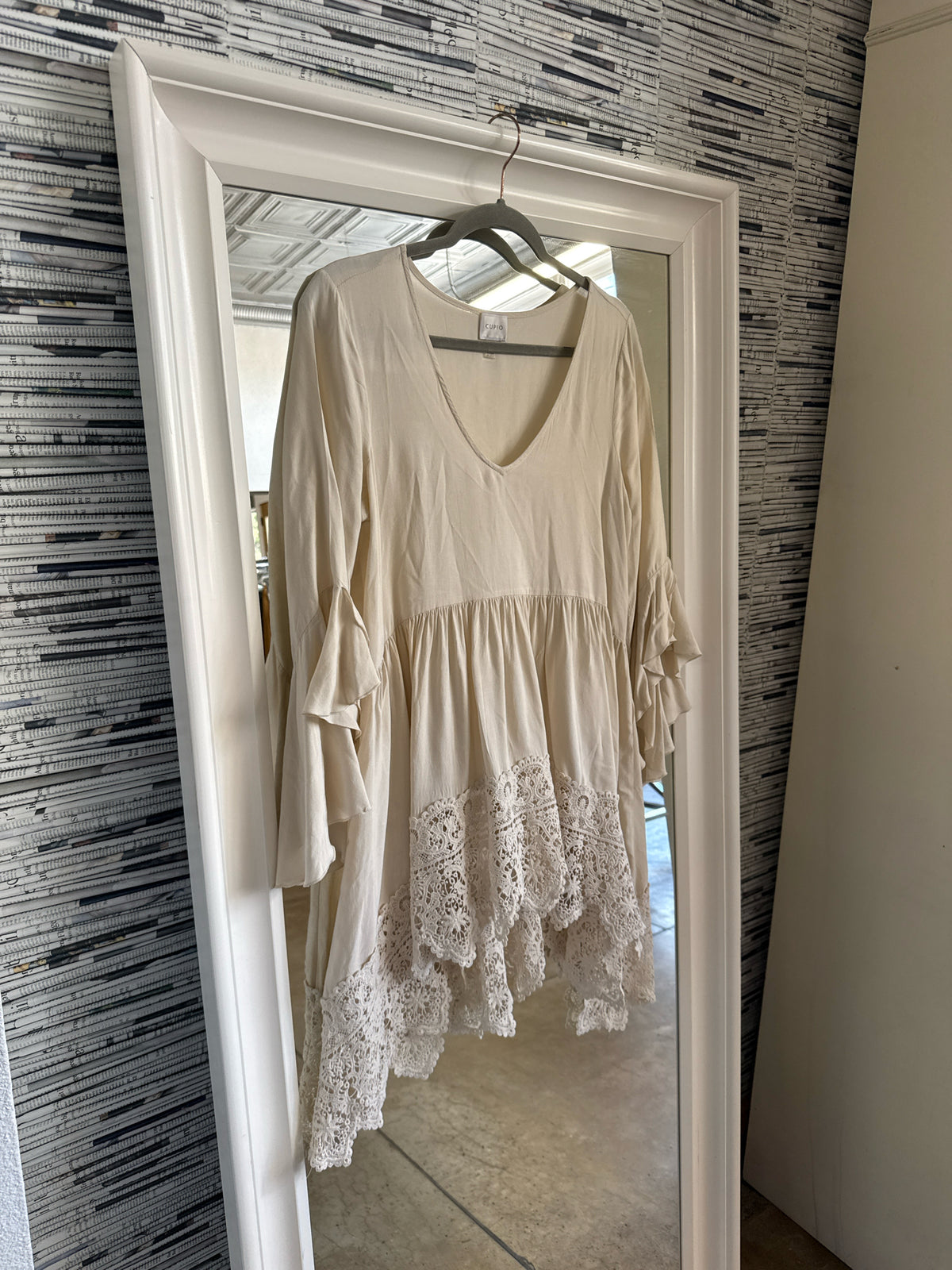 Cupio Size M Cream Dress