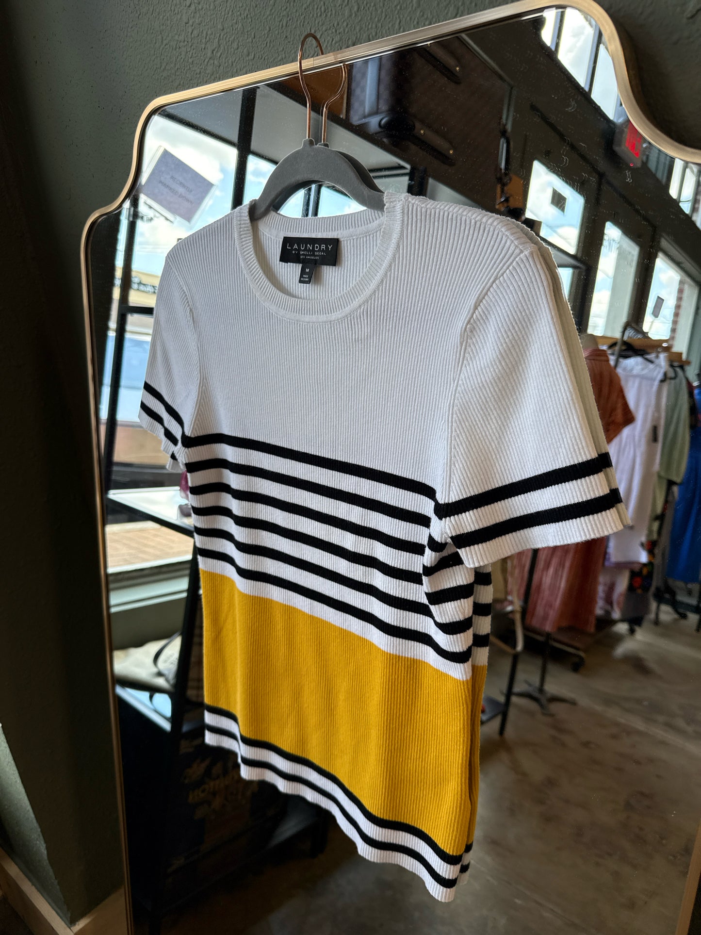 laundry Size M White/Yellow Top