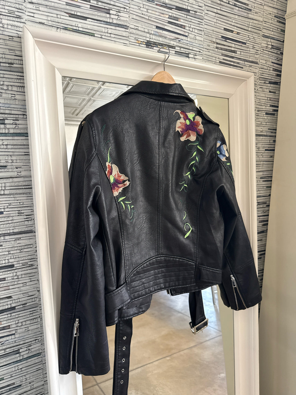 Believers Size L Black Jacket