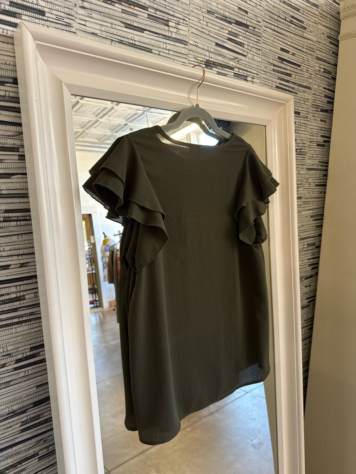 Perfect Peach Size M Green Top