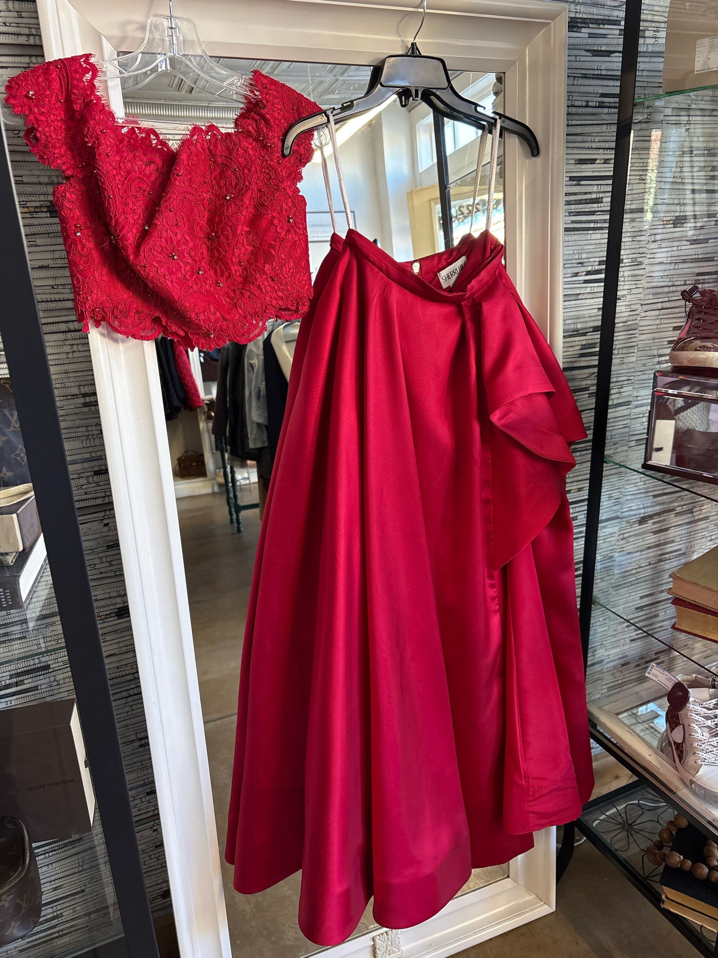 SHERRI HILL Size 4 Red Lace Formal Two Piece