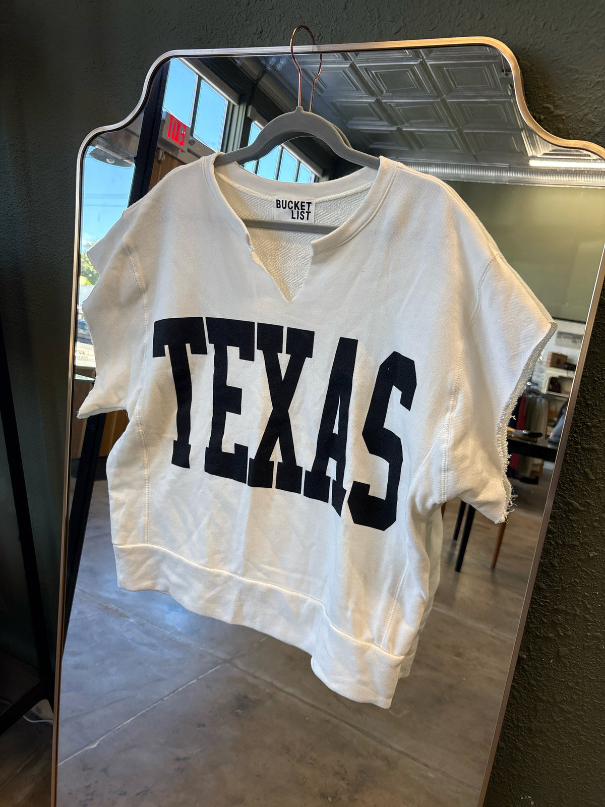 bucketlist Size L White + Black Top