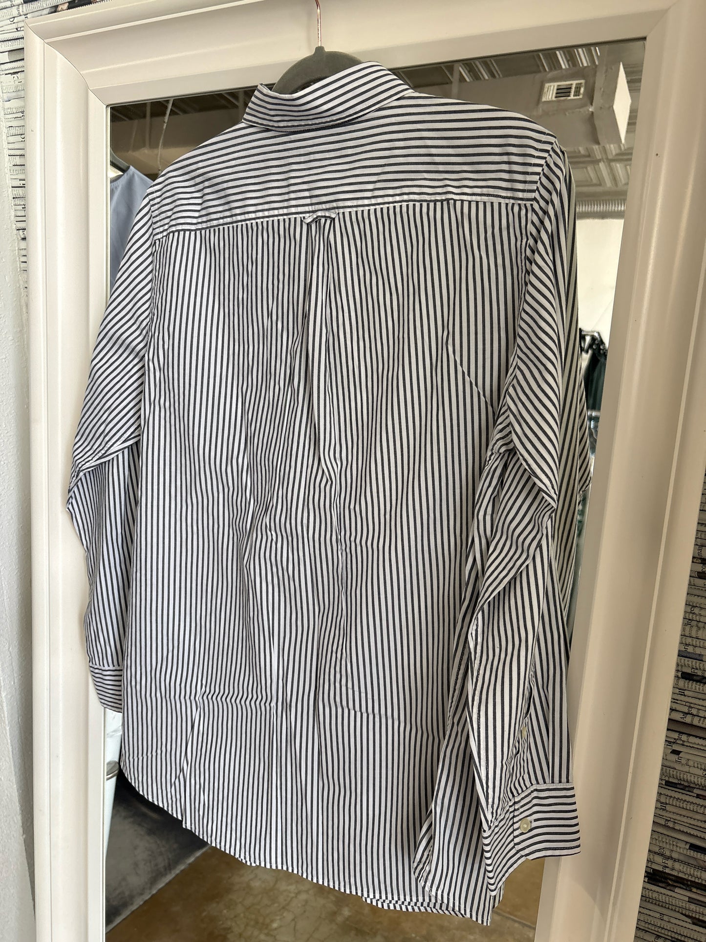 Banana Republic Size L blue and white Top
