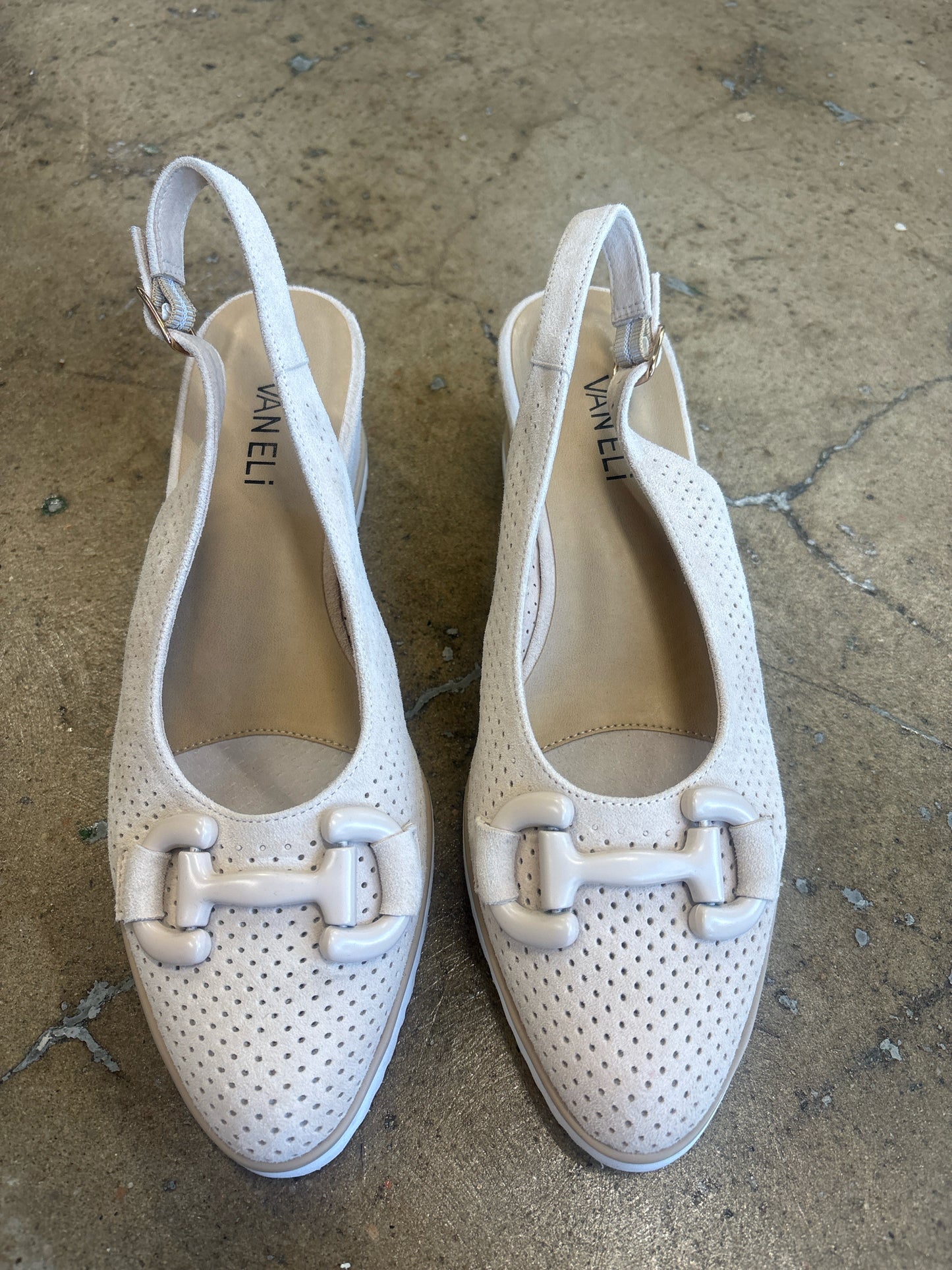 Vaneli Shoe Size 8 Taupe Wedge