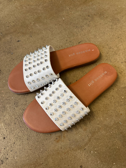 MADDEN GIRL Shoe Size 6 White Sandals