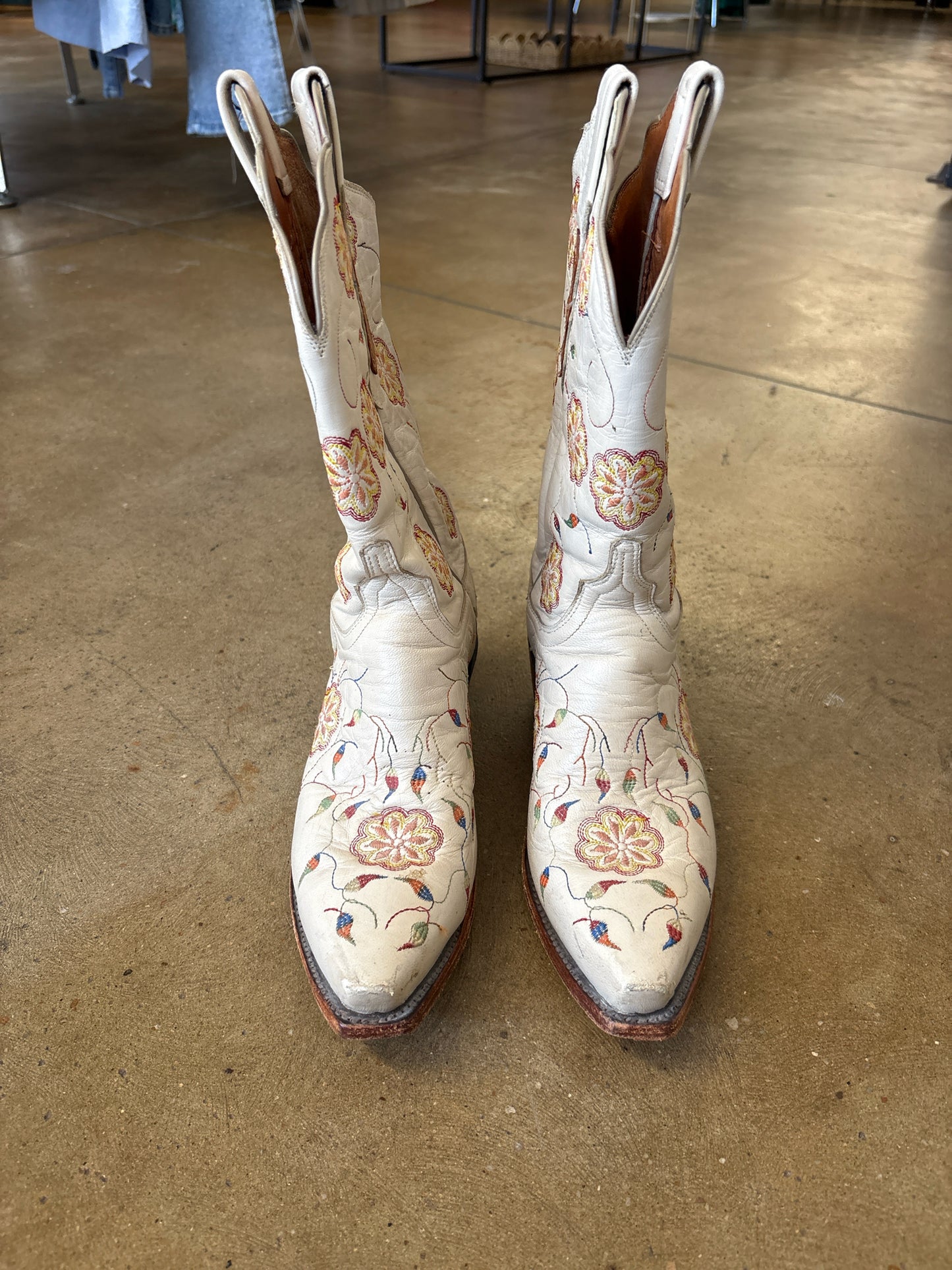 Luchesse Shoe Size 6 ivory multi Boots