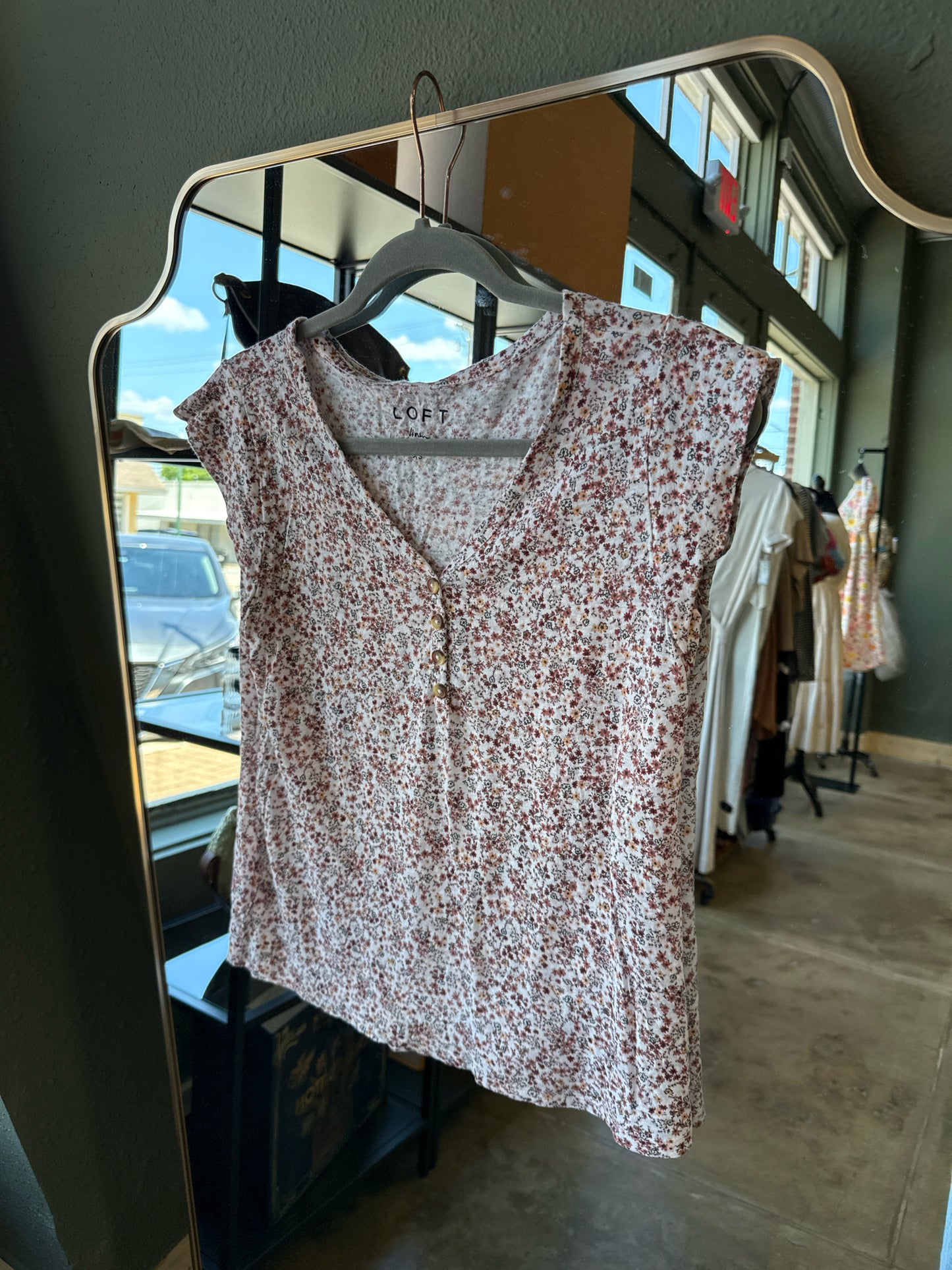 LOFT Size XS white/multi Floral Top