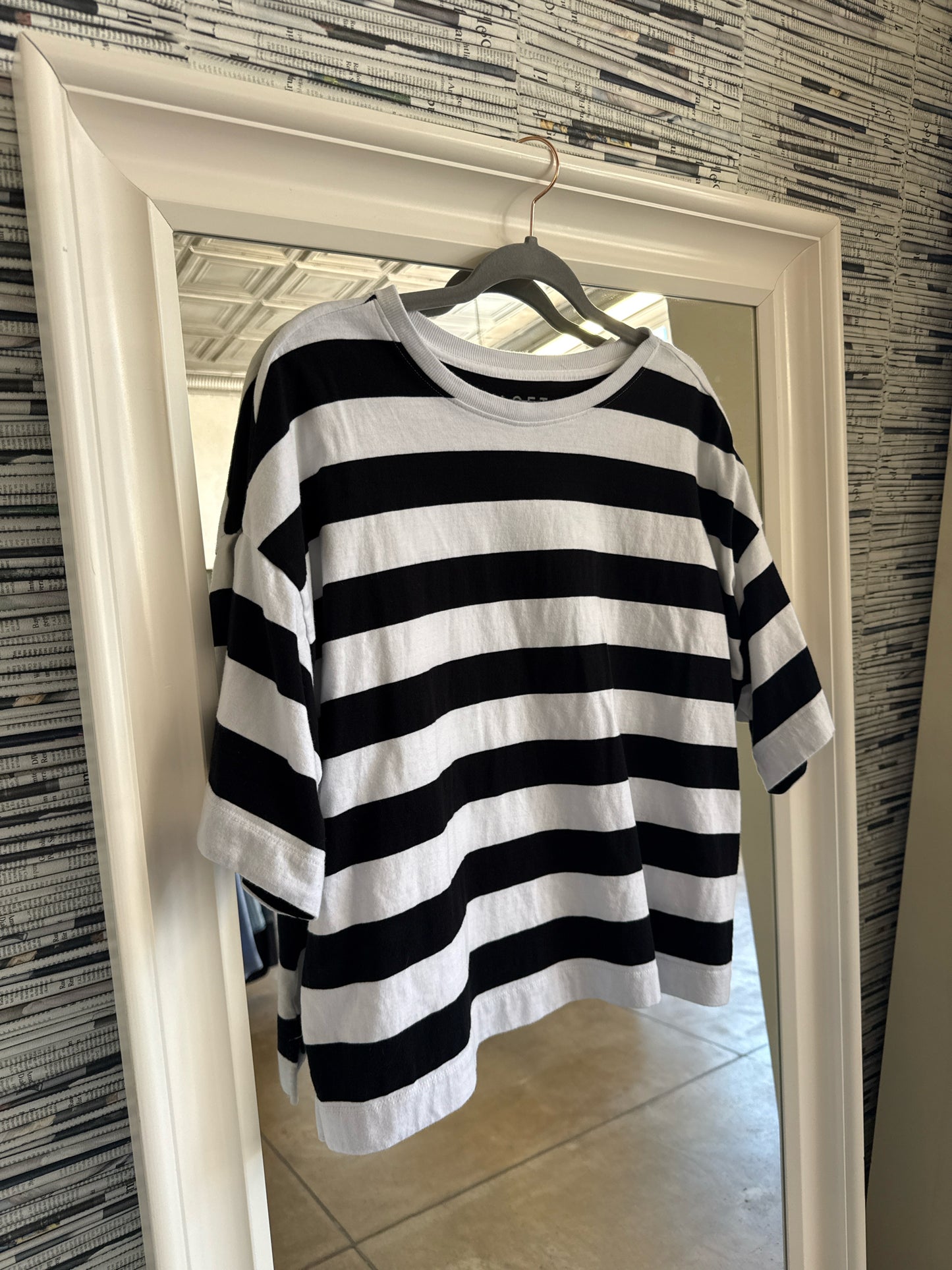 LOFT Size XL Black/White Top