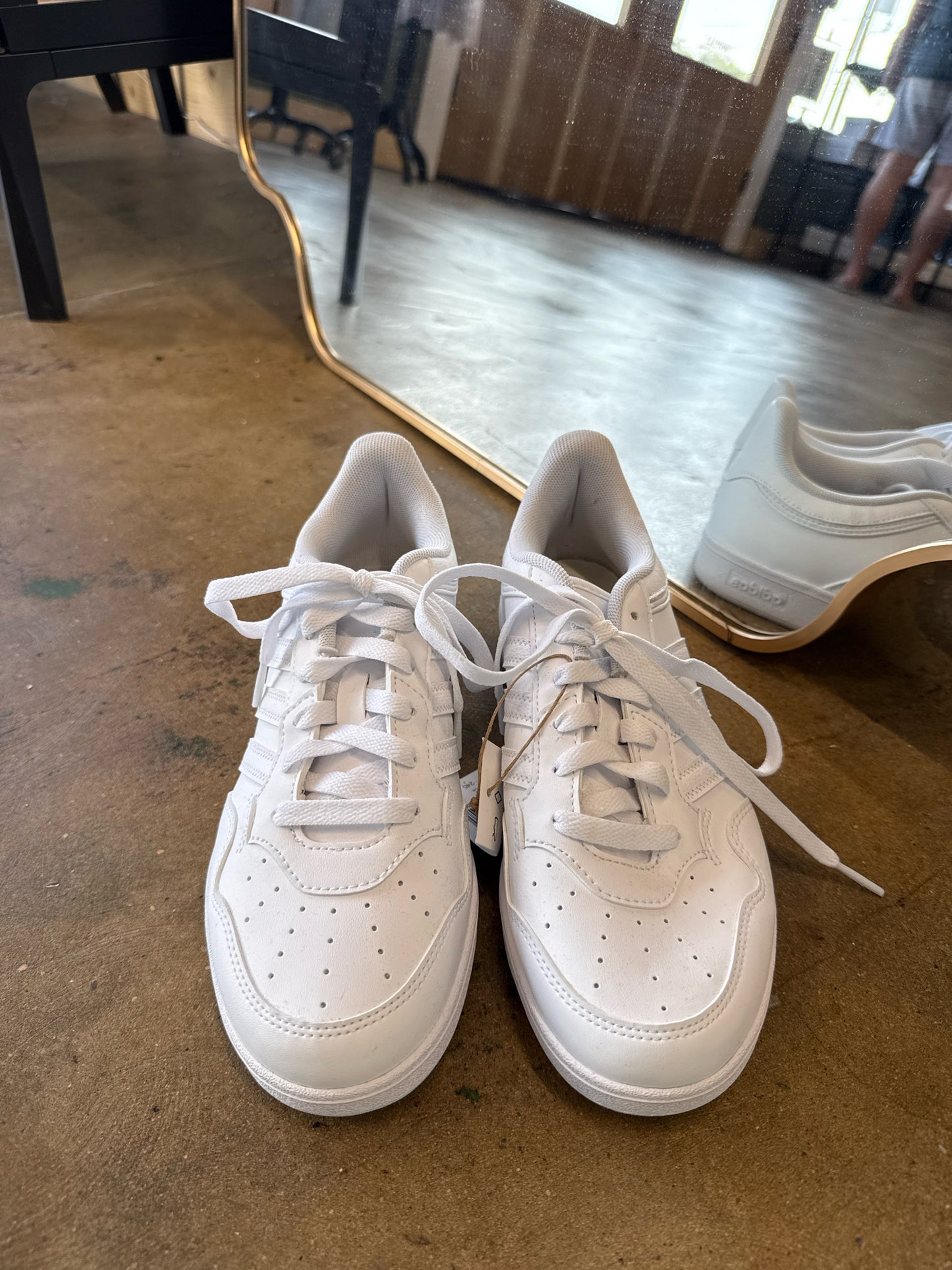 Adidas Shoe Size 7.5 White Sneakers