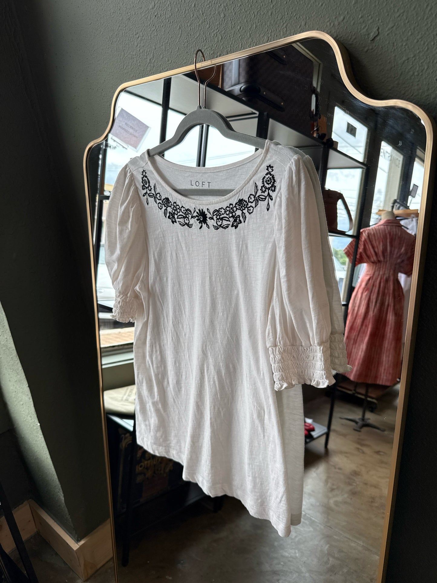 LOFT Size L White Tee