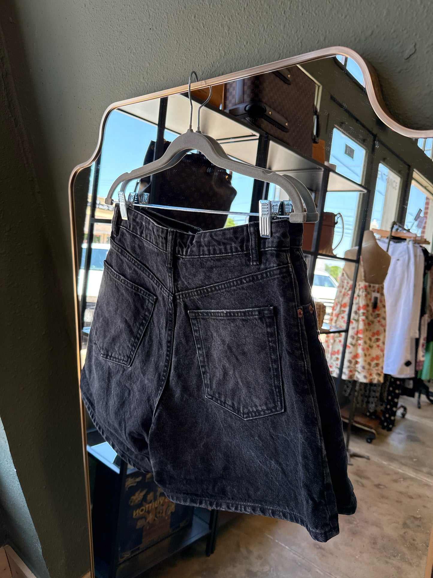 ZARA Size 8 Black Shorts