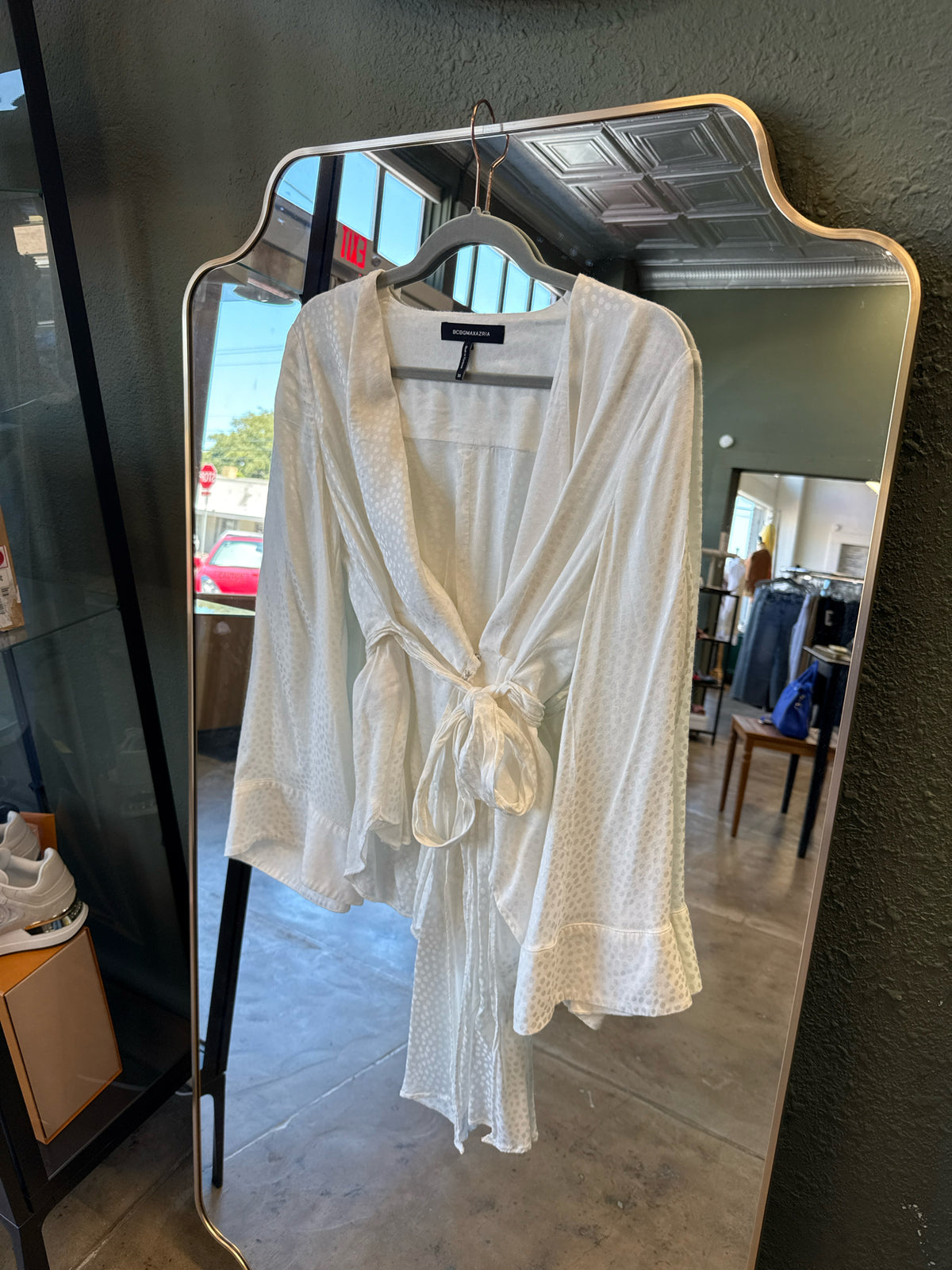 BCBGMAXAZRIA Size XS White Top