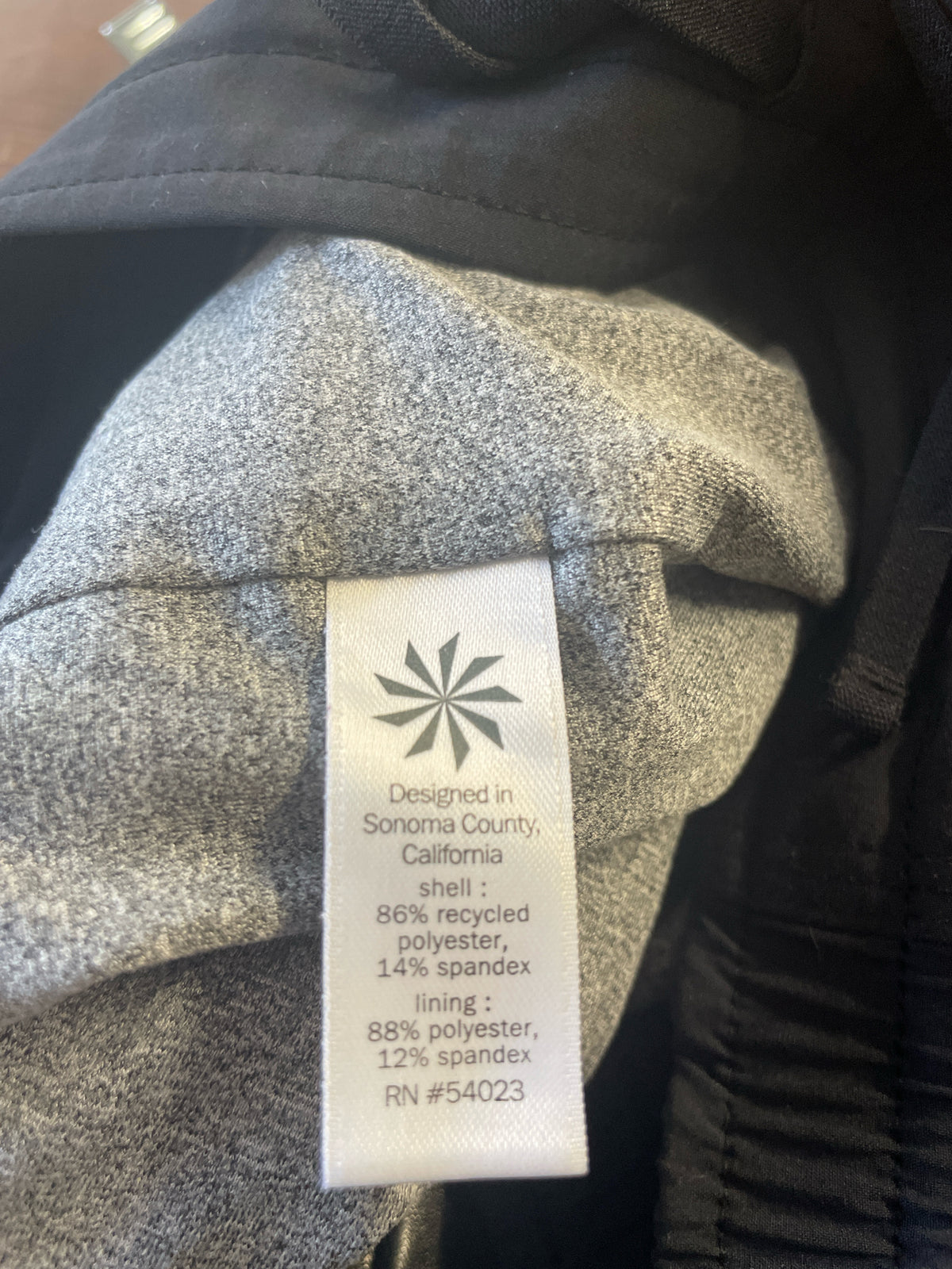 ATHLETA Size 4 Black Sweatpant
